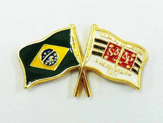 Bandeira do Brasil e Tribunal de Justiça